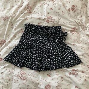 Zara floral Black and White Skort